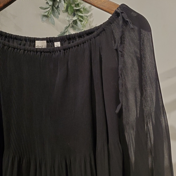 Aritzia Pleated Blouse - Picture 3 of 3